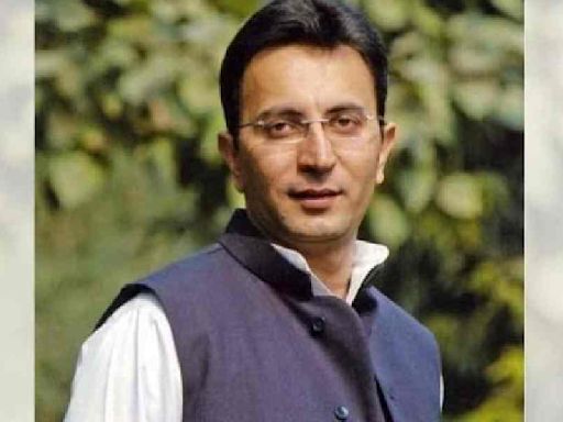 Union minister Jitin Prasada escapes unhurt as car damaged in collision