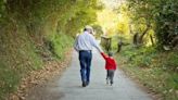 Estar con los abuelos, entre las cosas que más felices hacen a los niños de entre 3 y 8 años