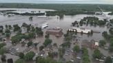 Lluvias dejan un pueblo inundado en Iowa mientras el resto de EEUU padece una ola de calor