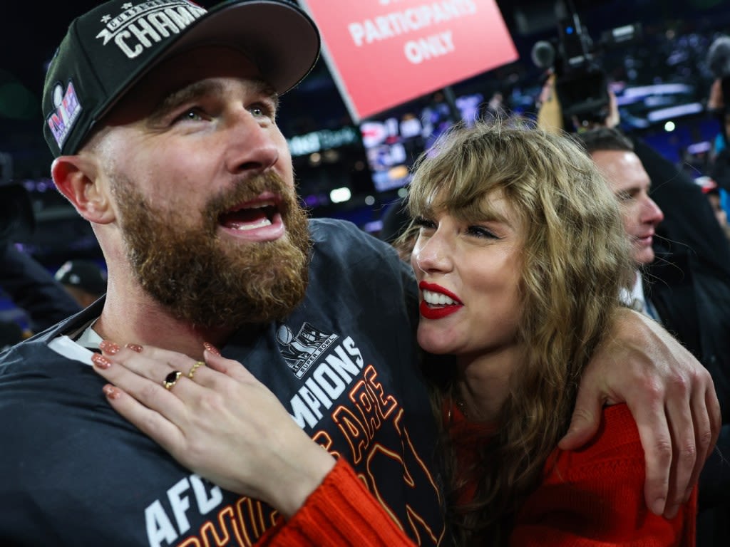 Taylor Swift Was Reportedly Showered With Expensive Gifts by Travis Kelce Amid Paris Tour