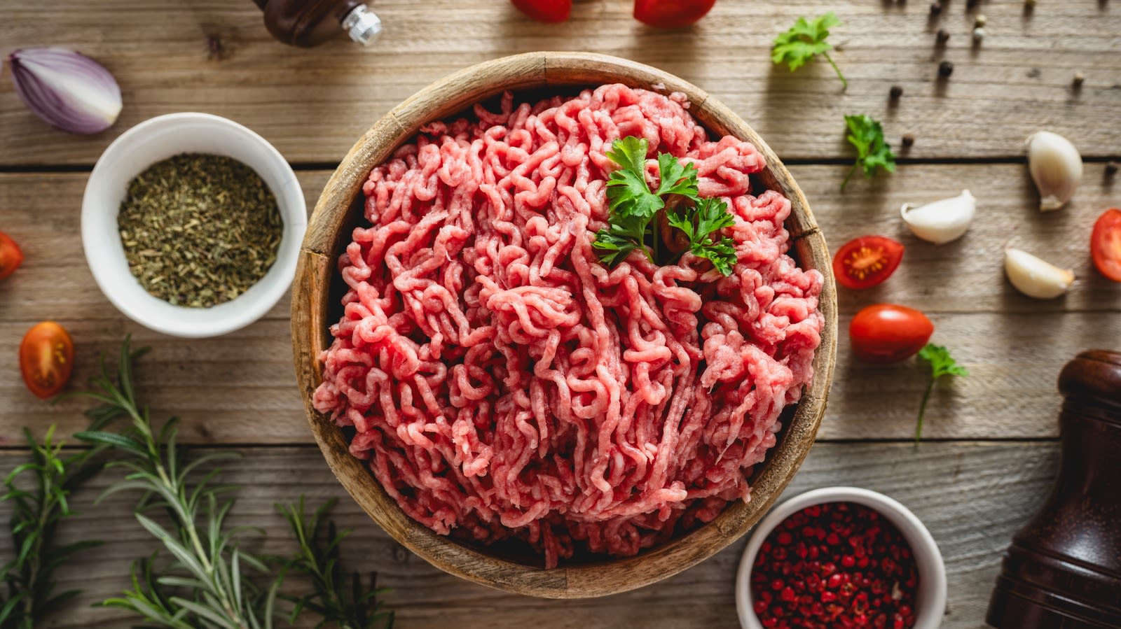 Here's How Long Ground Beef Is Safe In Your Fridge, Raw Or Cooked