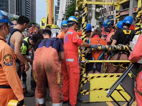 「竹北吊車大王」義助高空作業車 豐邑晴空匯豪宅165人待救畫面曝 - 社會