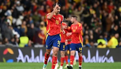 Rodrigo adelantó a España de penalti y Dani Olmo marcó un golazo en el Bernabéu