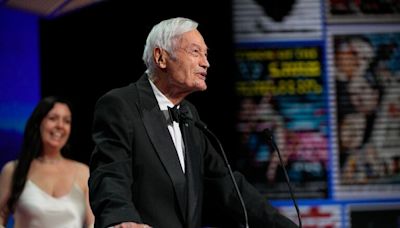 Murió Roger Corman, icónico director de cine de terror