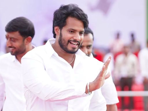 Union minister Kumarasawamy’s son Nikhil Kumaraswamy likely to be Karnataka JD(S) chief