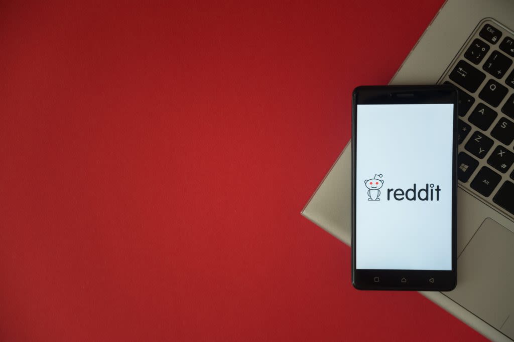 Reddit stock up 10% on Q1 earnings: is it too late to buy? | Invezz