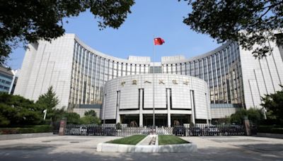 China bond frenzy puts central bank in quandary