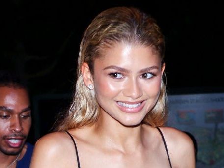 Zendaya Brings Flowers to Tom Holland’s Last ‘Romeo & Juliet’ Show