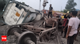 Nine wagons carrying 12 containers of freight train derail in Amroha | Lucknow News - Times of India