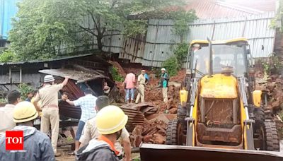 3 dead as IMD switches yellow alert to red while incessant rain lashes Goa | Goa News - Times of India