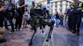 西班牙馬拉加警方測試利用機器狗協助警員巡邏