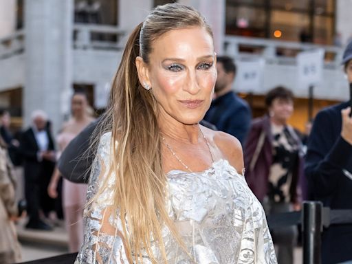 Sarah Jessica Parker Wears A 'Sex And The City'-Inspired Tutu Gown In NYC