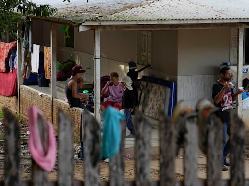 Migrantes hacen una pausa en la Amazonía ahora que llegar a Estados Unidos es más complicado