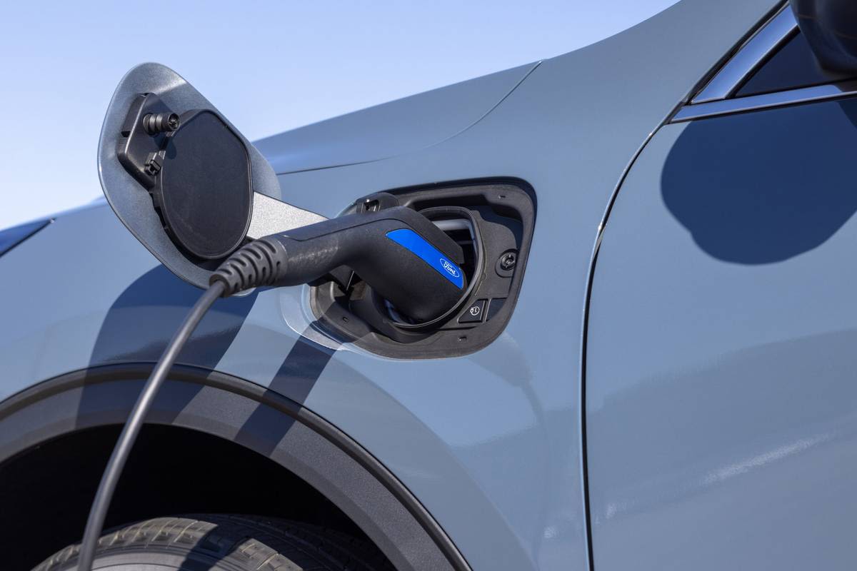 Do Hybrid Cars Need to Be Plugged In? | Cars.com