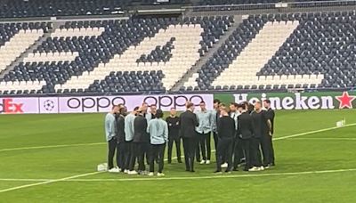 La charla de Tuchel a sus jugadores en el césped del Bernabéu