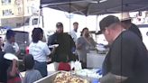 Calles de Los Ángeles se llenan de solidaridad gracias a taqueros que regalan comida a indigentes
