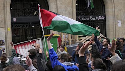 Estudiantes propalestinos bloquean la prestigiosa universidad Sciences Po de París