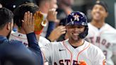 Díaz homers in 7th to break tie, Astros beat A's 5-2
