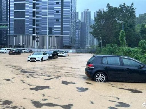 香港紅色暴雨警告 馬路淹沒變河流、汽車泡水-台視新聞網