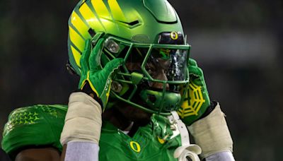 Oregon linebackers practicing with in-helmet communication system this spring