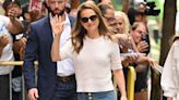 Natalie Portman nos demuestra cómo elevar un 'look' con prendas clásicas