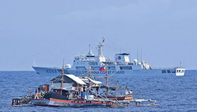 稱遭中國海警跟蹤追趕 菲民船棄赴黃岩島 - 20240517 - 中國