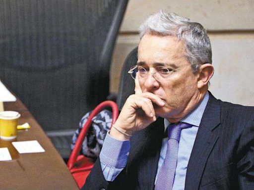 Álvaro Uribe es acusado formalmente por soborno de testigos y fraude procesal