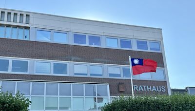 巴姆施泰特台灣週 市政廳前懸掛台灣國旗 (圖)