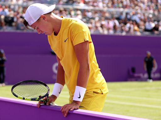 Holger Rune rips the Queen's grass-court, but he's in crisis