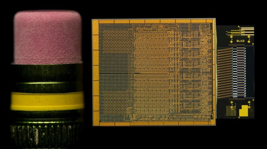 Intel says its optical chiplet can pump 4 Tbps between CPUs