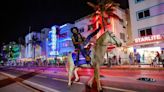 ¿Un vaquero cabalgando por Ocean Drive? Sí, y trajo ‘el campo a la ciudad’ en Spring break