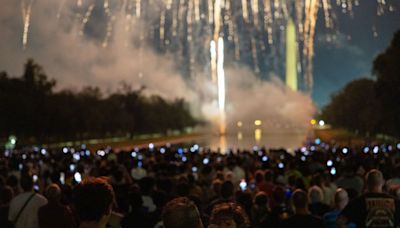 Fuegos artificiales en el National Mall el 4 de julio, Día de la Independencia