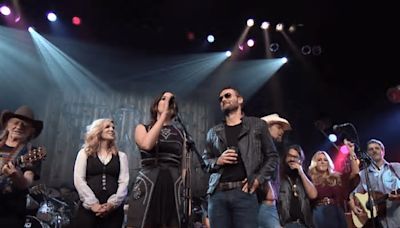 Throwback To Toby Keith, Chris Stapleton, Willie Nelson, & More Honoring Waylon Jennings With “Luckenbach, Texas”