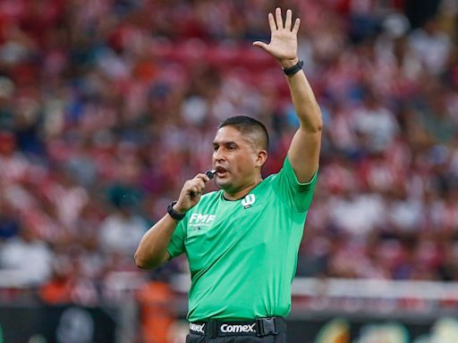 Fernando Hierro reclamó a los árbitros tras victoria de Chivas