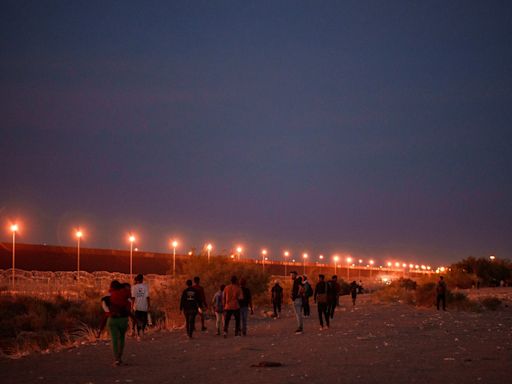 La nueva orden de Biden deja a los migrantes en la frontera en un limbo sobre su destino en materia de asilo