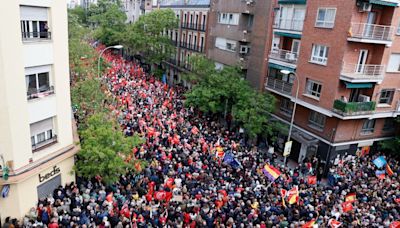 Los socialistas arremeten en tromba contra el PP para justificar a Sánchez por su amago de dimisión