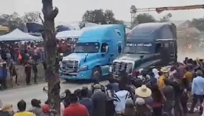 ¡Accidente fatal! Impactante video muestra cómo un tráiler perdió el control en arrancones y mató a tres asistentes en Hidalgo