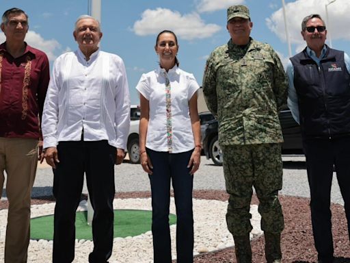 Sheinbaum y AMLO recorren el Nuevo Centro de Aduanas de México