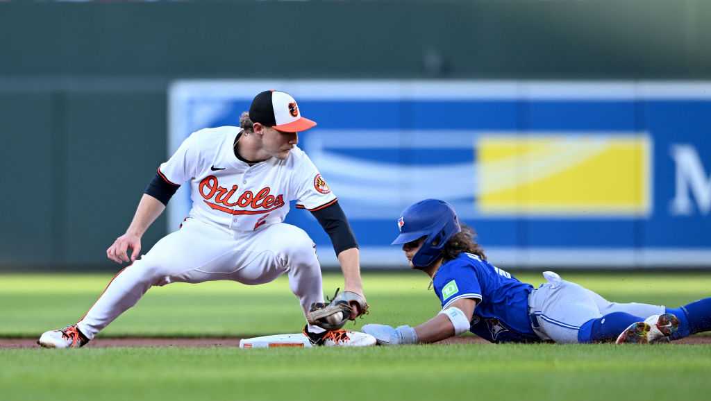 Blue Jays win game 1 of series against Orioles on a fielder's choice in 10th inning