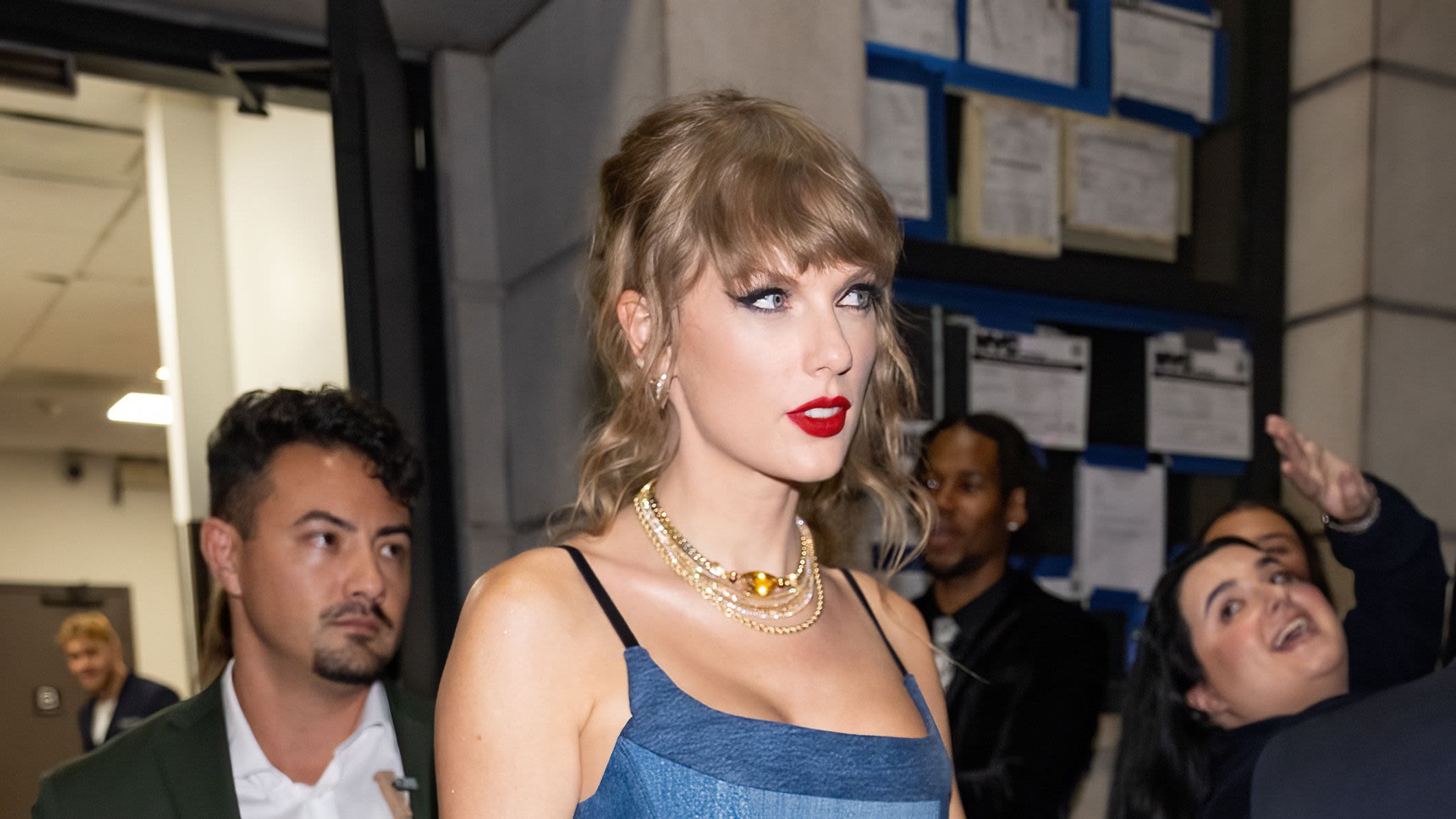 New Photos Show Taylor Swift Wearing Two Cool Minidresses In Las Vegas