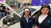 Estudiantes mexicanas logran transformar un auto de combustible a uno eléctrico