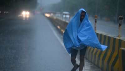 Heavy rain triggers waterlogging, impacts traffic in parts of NCR