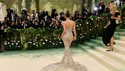 Met Gala 2024: Llega Jennifer López y los fans dicen que se ve más delgada - El Diario NY