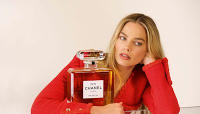 Margot Robbie on Chanel No. 5, Jacob Elordi, and Her Best-Smelling Costar