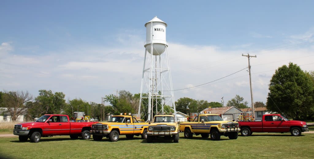 ‘Twister’ truck turns heads in Hartselle: Local movie buff recreates iconic tornado-chasing vehicle - hartselleenquirer