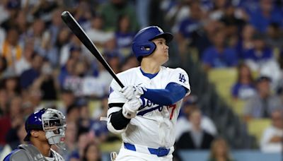 Deadspin | Dodgers hit four first-inning homers, outslug Cubs