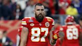 Travis Kelce iguala los 100.00 dólares que donó Taylor Swift a víctimas del tiroteo