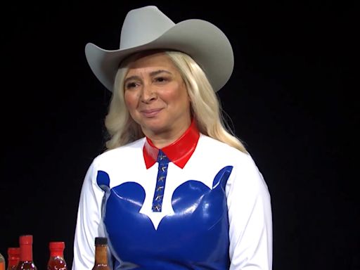 Maya Rudolph channels a ‘Cowboy Carter’-inspired Beyoncé on ‘SNL’ in ‘Hot Ones’ sketch