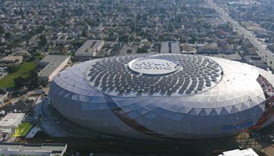 Lou Williams and Jamal Crawford in awe during visit to Clippers' new $2 billion home