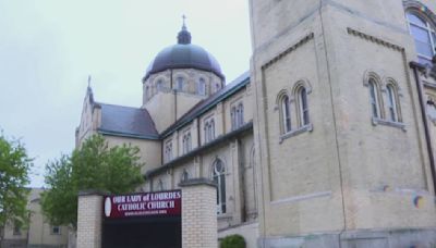 Feligreses se unen para evitar el cierre de una iglesia tras decisión de la Arquidiócesis de Chicago